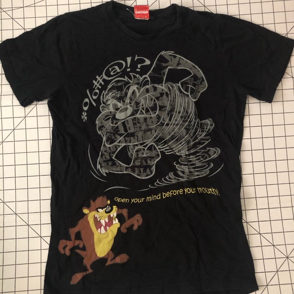 LooneyTunes Tasmania t shirt